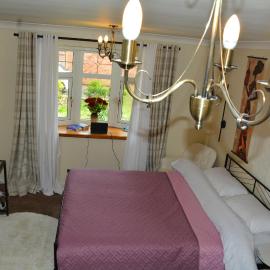 Whole 4-Bedroom Home, Sleeps Up to 12, Full Kitchen, Bathroom & Extra WC, hotel a Tettenhall