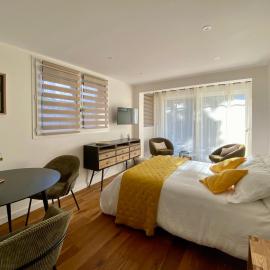 Au fil du temps - maison de charme - appartement T2 - studio - 2 chambres - jardin, hotel u gradu Lon le Sonije