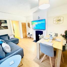 Heathrow Contractor Ground Floor 2-Bed, Sleeps 2, Free Parking, hotel in Stanwell