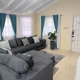 Modern 2-BR Villa - Ocho Rios, hotel a St Mary