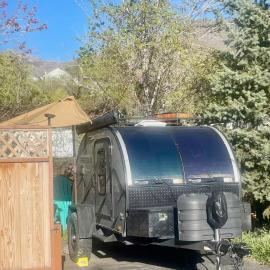 Cozy Glamping Pod Outdoor Kitchen and Shower, hotel a Farmington