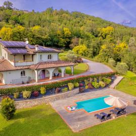 Villa Grazia - Eleganza Toscana Con Piscina, hotel em Gallicano