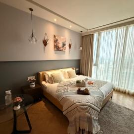 Luxury 1 BHK - AIPL Joy Square - Golf Course Extension, hotelli kohteessa Gurgaon