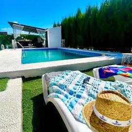 Marife Home, hotel u gradu Guillena