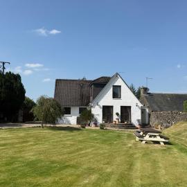 Countryside Farmhouse - Glasgow - Sleeps 6, hotel u gradu Eaglesham