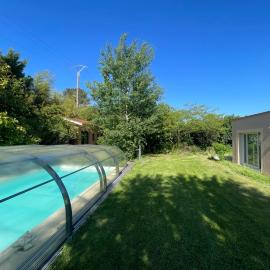15 min from Lyon Fresh Peaceful Room with Pool and Garden