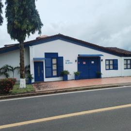 Hotel Casa Blanca، فندق في Pedasí Town