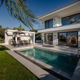 Noka Luxury Seaview Villa, מלון בפלאנוס