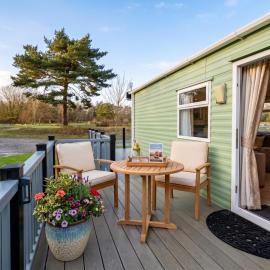2 Bedroom Lakeview Lodge - Ensuite & Balcony Deck