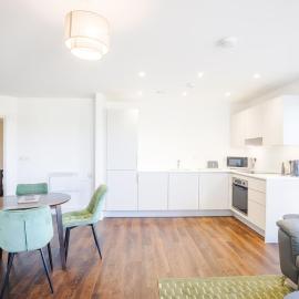 Spacious modern apartment near Bicester Village, Hotel in Ambrosden