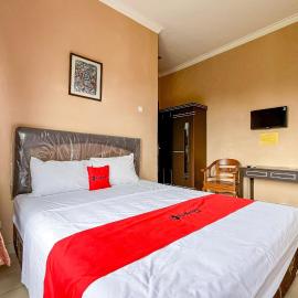 RedDoorz Casa Delray Syariah at Pantai Pelabuhan Ratu, ξενοδοχείο σε Cimaja