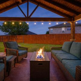 Spacious 4BR Family Home, Near AT&T, Big Backyard, Games and BBQ