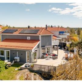 Wonderful view of the treetops next to the golf course, 4 bedrooms