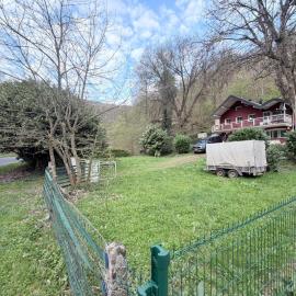 ForestNest Ruhiges Chalet für 8 Personen im Wald mit Kamin, hótel í Bourscheid