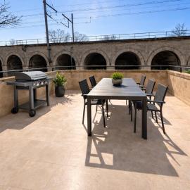 Charmant T3 ensoleillé au centre avec terrasse، فندق في تاراسكون