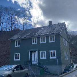 Green House Odda- The whole house, contains two spacius Trolltunga apartments- Great parking, hotel em Odda