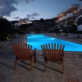 Yamas cosy apartment in Lagada Bay, hotel in Makry Gialos