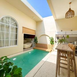 At Paviliun With Private Pool, готель у місті Timuran