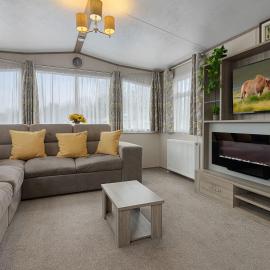 Woodleigh Country Lodge - Fishing Lakes, Heated Outdoor Swimming Pool 500yrds on Sister Park , Pool Open May to September