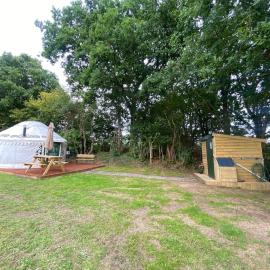 The Yurt at Five Oaks Campsite, hotel v destinaci Llangynllo