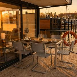 Hausboot TOLLOW, hotel a Stralsund