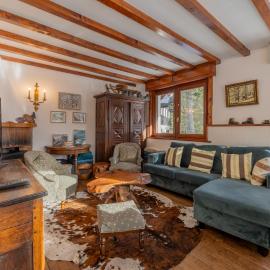 Chalet Ecureuil Family retreat w/ Garden & Fireplace - Happy Rentals