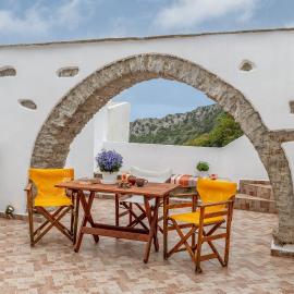 Traditional House in Koronos, Hotel in Kóronos