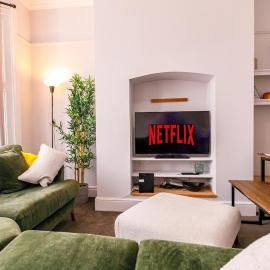 Contractor House Sunderland FREE Secure Parking Near Nissan Hospital & City Centre Sleeps 6, hotel in Pallion