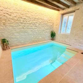 Suite romantique, piscine intérieure privée et sauna