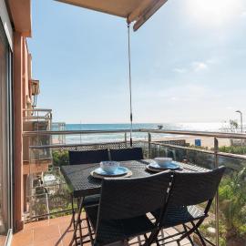 Ocean view apartment renovated, hotelli kohteessa Gavà