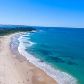 Surfside Getaway Caves Beach Absolute Beachfront, hotel in Caves Beach