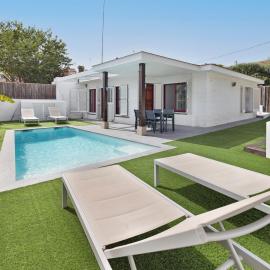 Casa-piscina privada en Vallpineda, hotel in Sant Pere de Ribes