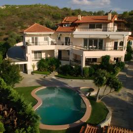 Ourdreamhouses Lake Hereou Loutraki, hotel in Vouliagmeni Lake