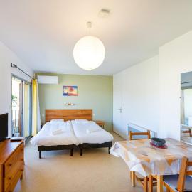 Les Mimosas - Appartement 10, hotel in Cazaubon