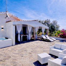 International House San Teodoro, hotel a San Teodoro