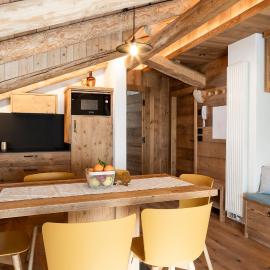 Alpine Mood Apartments, hotel in Falcade