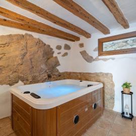 El racó de les escales, hotel v mestu Tivissa