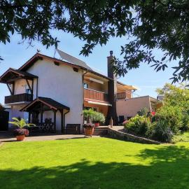 Ferienwohnungen 'Blick Zur Madonna', hotel in Fischbach bei Dahn