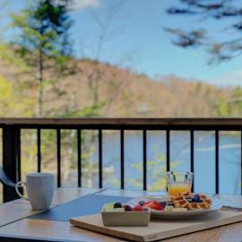 Luft Skift Spa - Waterfront & Private Spa, хотел в Lac-aux-Sables