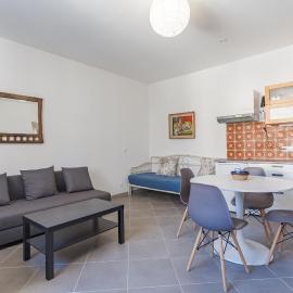 Vaste appart de 44 m centre - n2, hôtel à Charleval