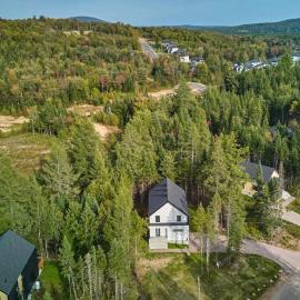 Villa Boreale - Private Spa Pool & Foosball, Hotel in Valcartier Station