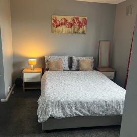 Cozy Private Double Room with Workspace & Garden View, hotel u gradu Bedford