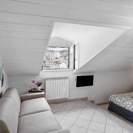 Casa intimissima, hotelli kohteessa Imperia