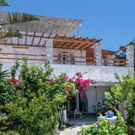 Maggano Paros Apartments 2, hotel in Angairiá