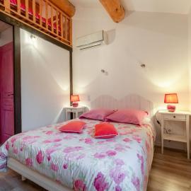 Chambre Laurier Rose, Hotel in Piolenc