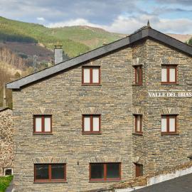 Valle del Ibias - Primero Derecha, hotel en Cecos