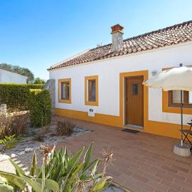Monte do Tanoeiro - Casa da Barrica, hotel v mestu Rogil