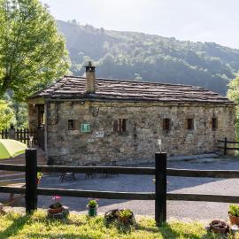 Cabaña Pasiega Lo Miñarro, hotel in San Roque de Ríomiera