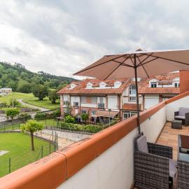 Fabuloso apartamento con piscina, hotel i Vargas