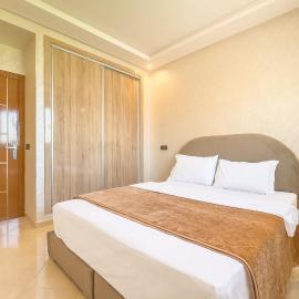 B - Family Airport Home - Spacious 3-Bedroom Apartment